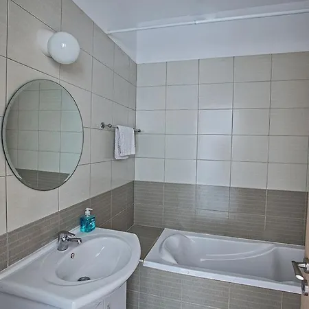 Apt Pernera Enas - Lovely 2 Bedroom Pernera Apt - Communal Pool - Close To Amenities Apartment Protaras