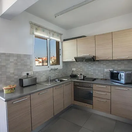Apt Pernera Enas - Lovely 2 Bedroom Pernera Apt - Communal Pool - Close To Amenities * Protaras