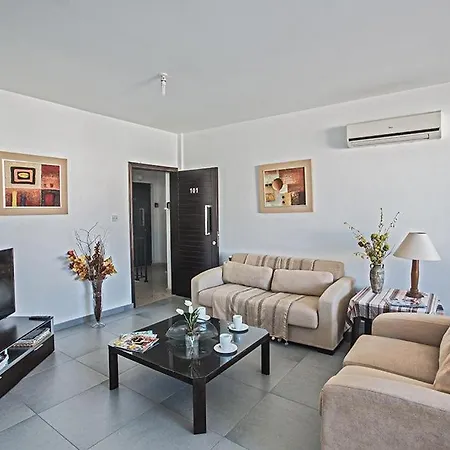 Apt Pernera Enas - Lovely 2 Bedroom Pernera Apt - Communal Pool - Close To Amenities