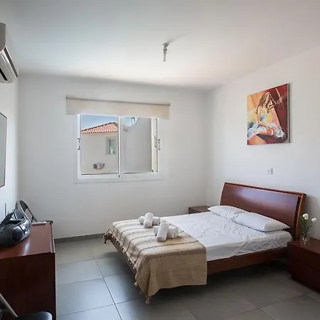 Apartment Apt Pernera Enas - Lovely 2 Bedroom Pernera Apt - Communal Pool - Close To Amenities